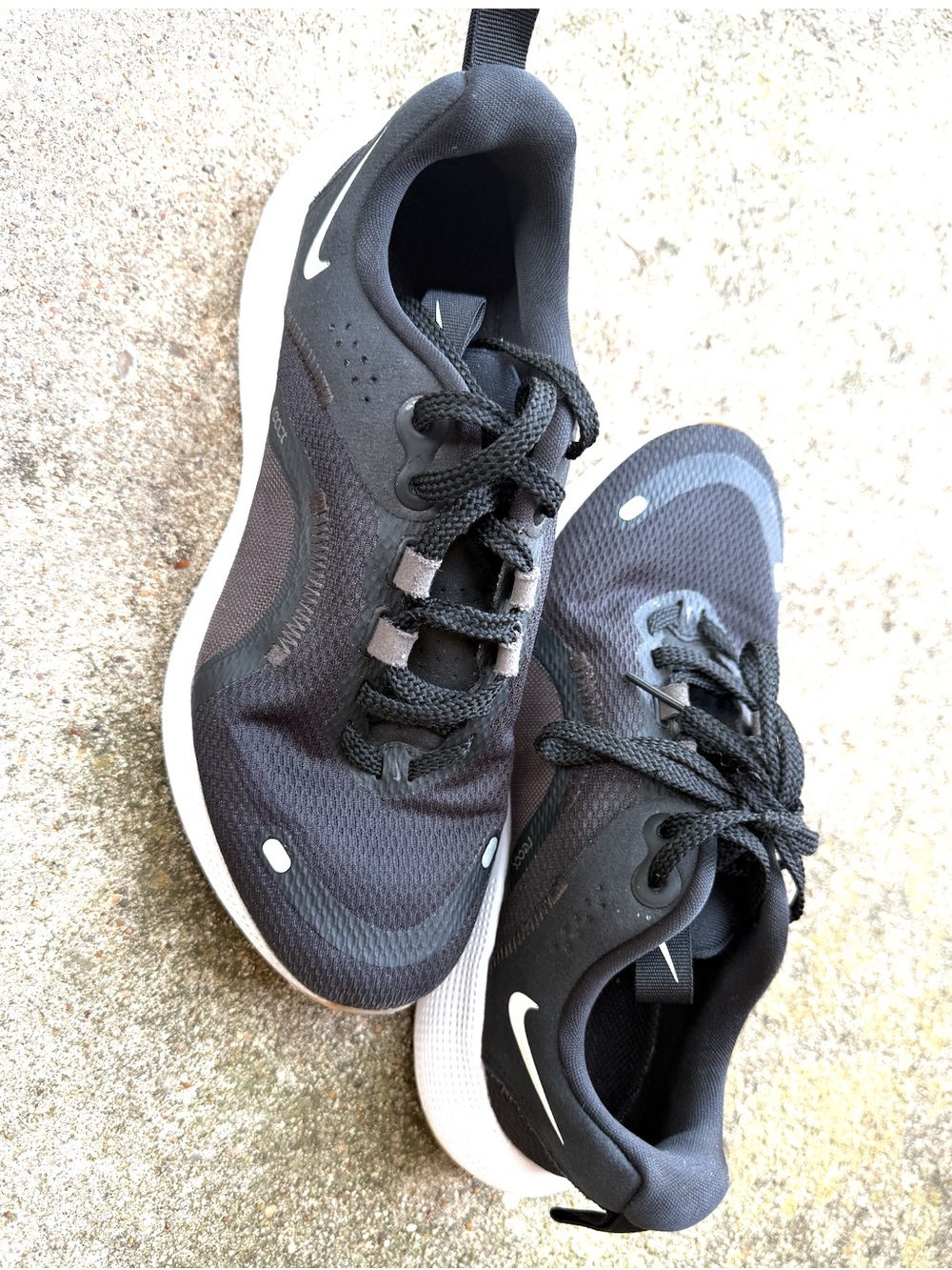 Nike Black and White Running Sneakers with Swoosh
